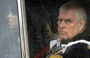 Koppeltekenreeks: De nieuwe naam van de voormalige prins Andrew speelt zich af in Buckingham Palace