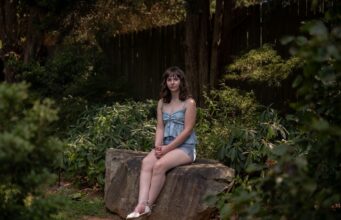 Hij maakte op 20-jarige leeftijd de transitie door. Ze vreest voor de toekomst van de transzorg.