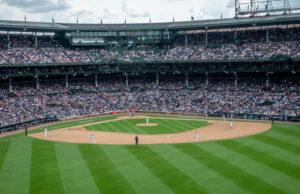 Cubs tekenen Carlos Santana en voegen afstandsverklaring Aaron Civale toe