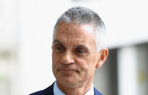 De directeur en hoofd nieuws van de BBC neemt ontslag vanwege controverse over de redactie van de toespraak van Trump