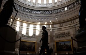 Trump ondertekende het wetsvoorstel nadat het Huis maatregelen had aangenomen om een einde te maken aan de shutdown van de overheid